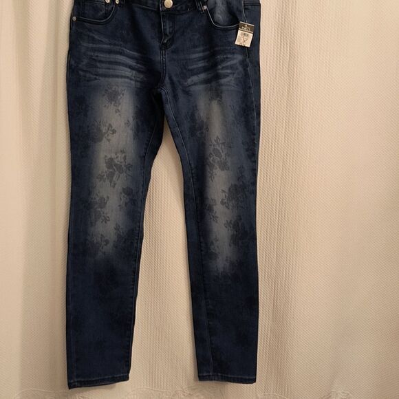 Women's Rue 21 jeans NWT - Picture 1 of 6